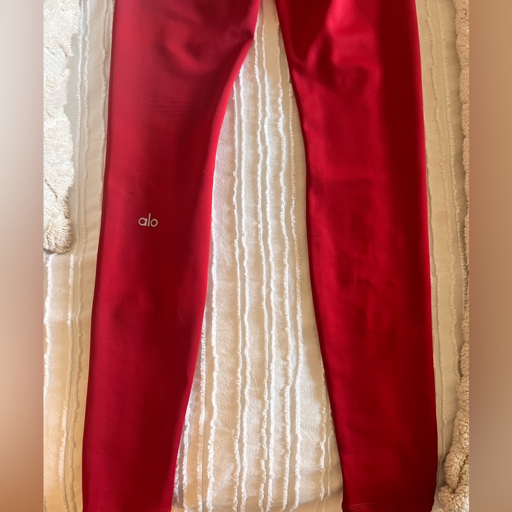 Red alo leggings size small never worn before perfect condition